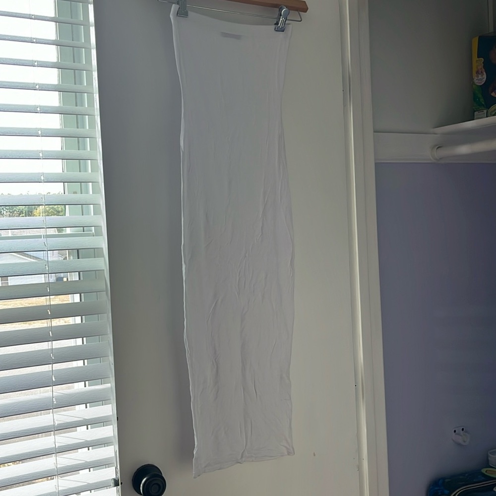Basic white strapless dress